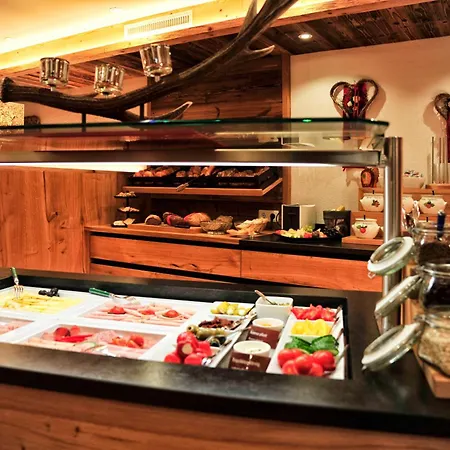Garni Bellevue Hotel 4*